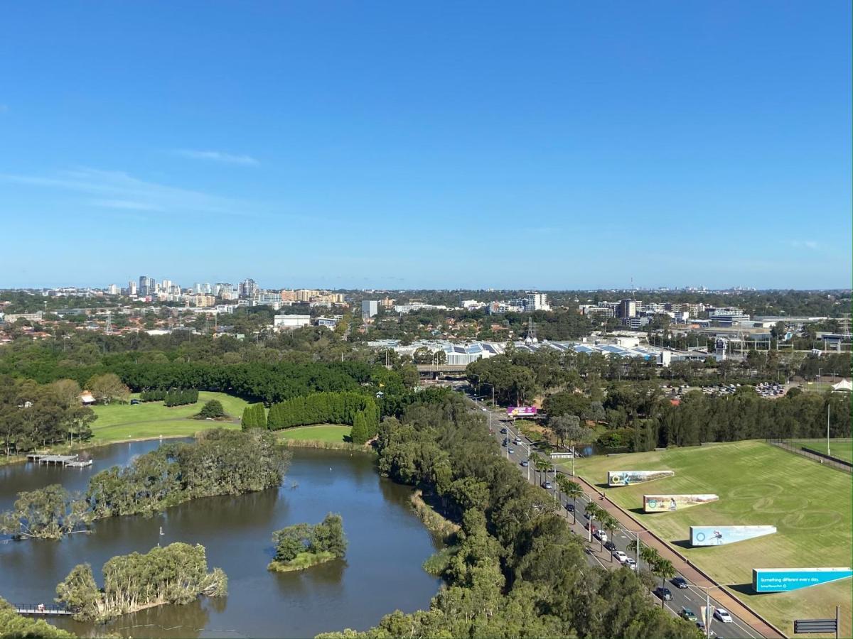 Parkside & City View In Sydney Olympic Park Exterior photo